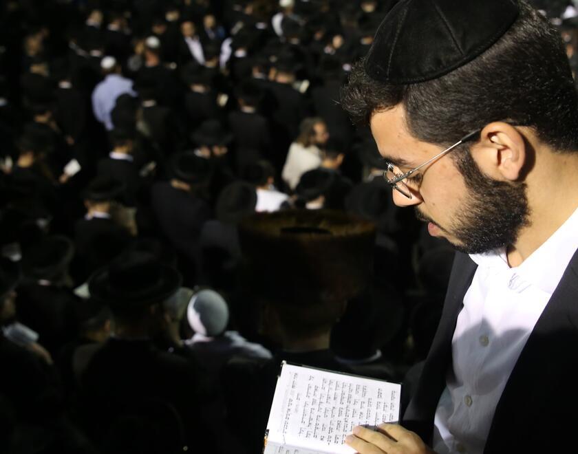 Strictly Orthodox (Haredi) Jew reading